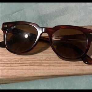 Ray ban tortoise shell